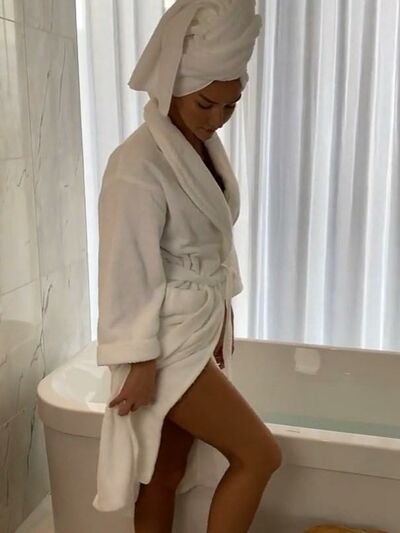 Rachel Cook Nude Bath Robe Strip Leaked