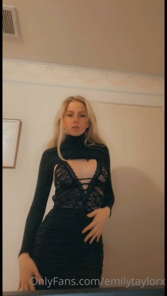 MsFiiire Sexy Dress Striptease Onlyfans Video Leaked
